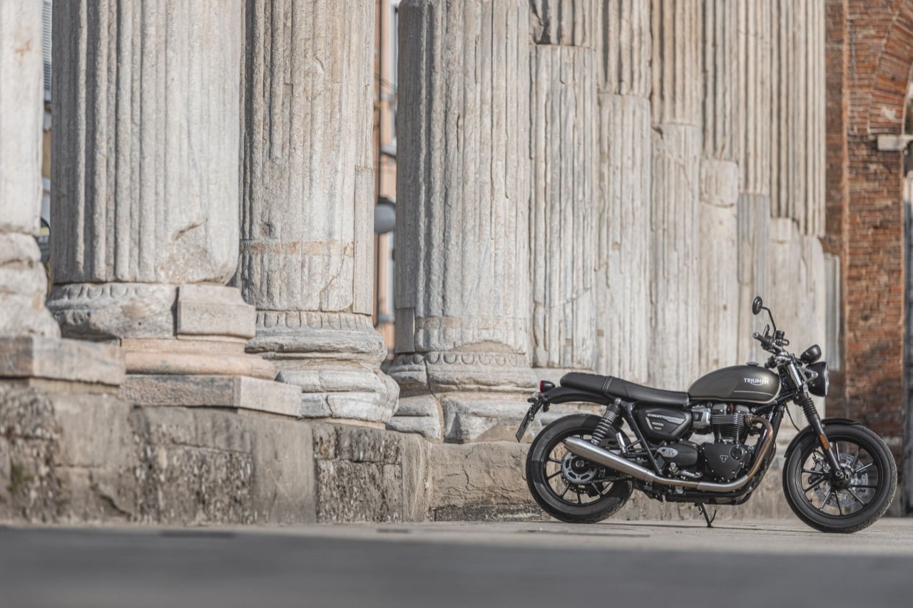 Moto Guzzi V7 Centenario e Triumph Street Twin: questione di PEDIGREE